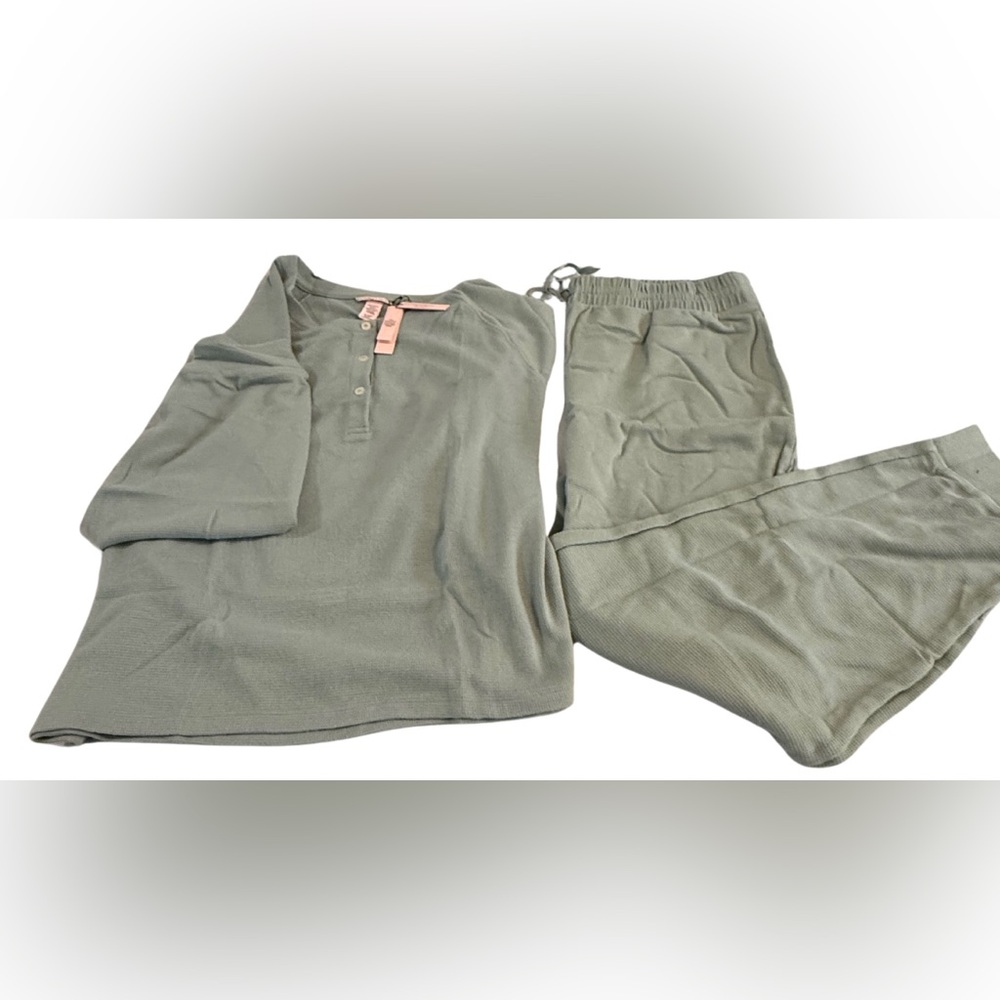 Victoria’s Secret - Glow Waffle Henley Thermal Jogger PJ’s Set - Picture 3 of 16